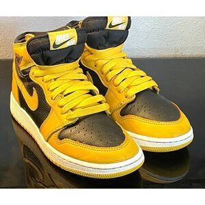Nike Air Jordans Pollen Sneakers Leather High Top Size 5Y